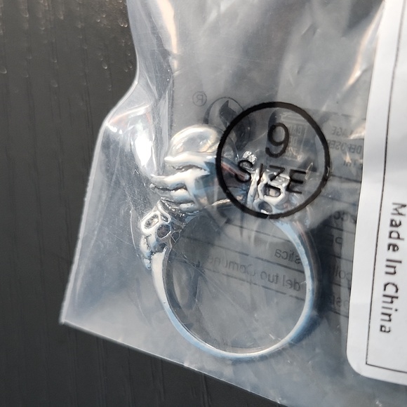 Silvertone Ring with Hands and Crystal Ball - Picture 7 of 7